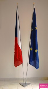 vlajka_eu_na_stojanu